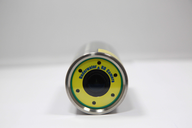 Una vigilancia de la cámara submarina con luz submarina con luz submarina 